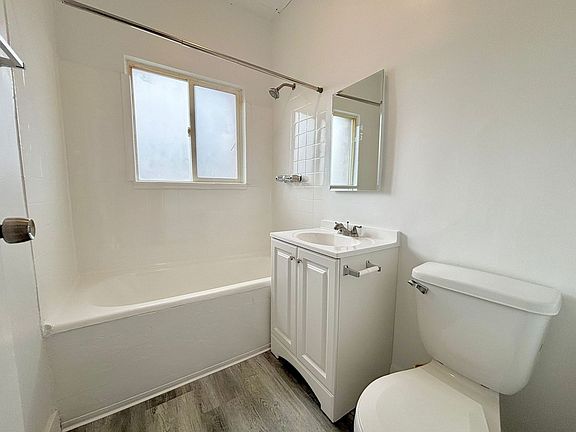 5th image of 147 S Normandie Ave APT 209