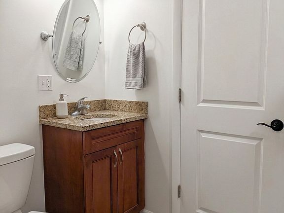 5th image of 2710 N Artesian Ave APT 1F