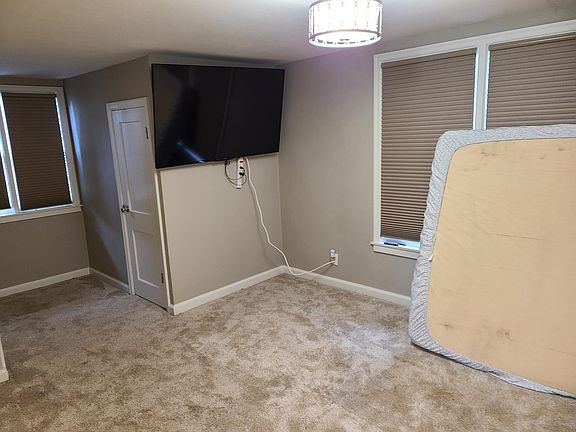 5th image of 4305 NE 82nd St