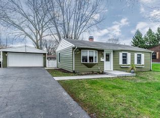 81 Sweetbriar Ct, South Elgin, IL 60177