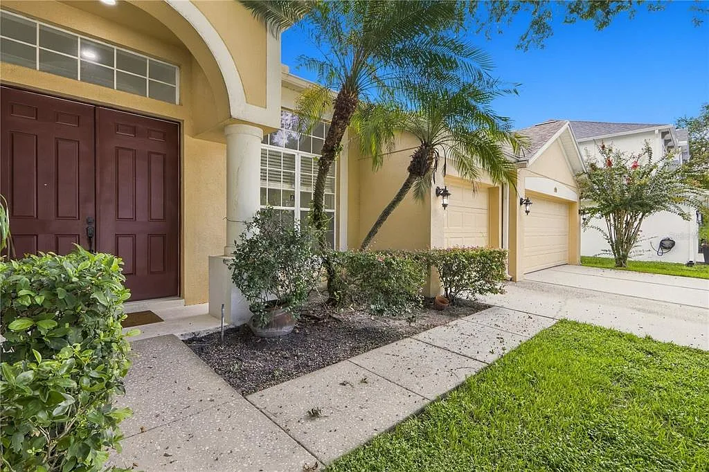 4 bed, 3.0 bath, 2605 sqft, $3,500 — Photo 2