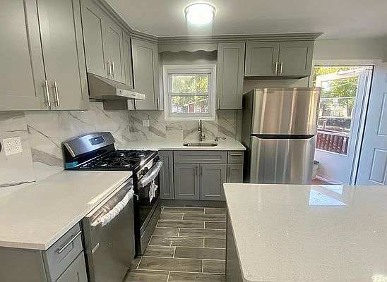 3rd image of 256 Hillcrest St #1