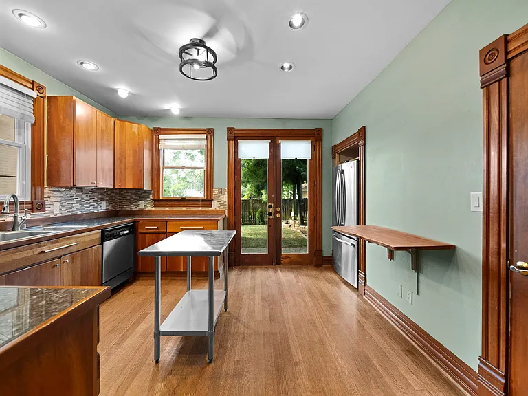 335 W 2nd Ave — Photo 17