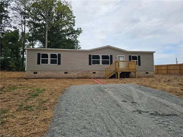 116 Brookfield Dr, Mount Airy, NC 27030