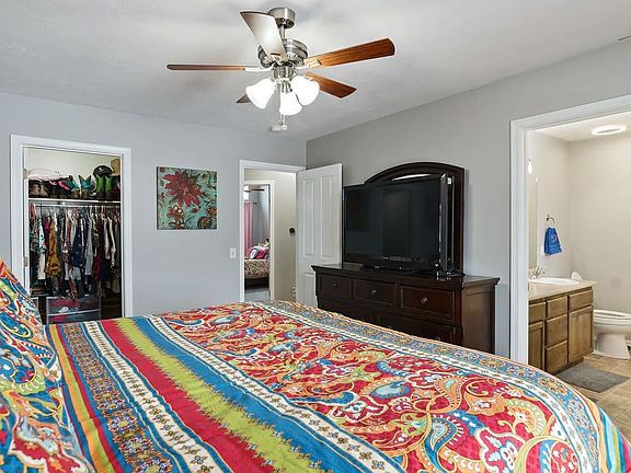 4th image of 317 E Davenport Dr