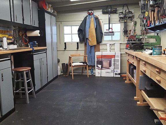 Workshop w/ Cabinets