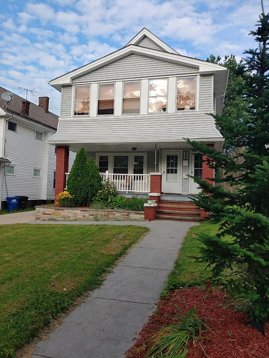 Building Photo - 1637 Cohassett Ave