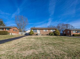 608 Summit Dr, Paris, KY 40361