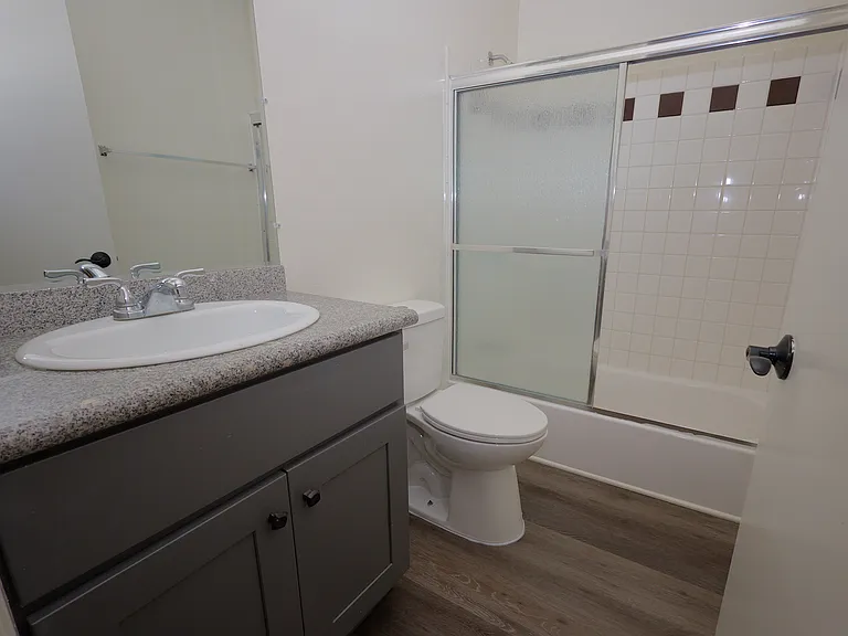 2839 Francis Ave — Photo 16