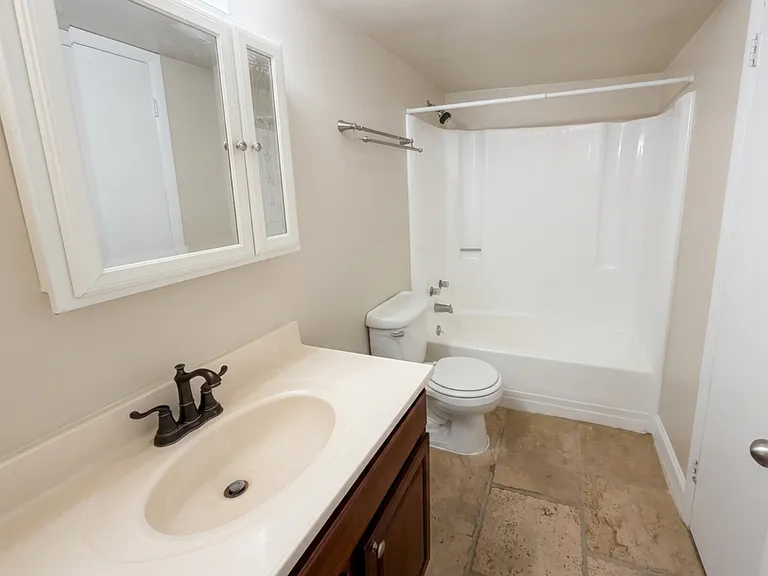 1404 Bradley Dr #B-213 — Photo 6