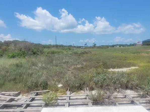 2303 Young St, Rockport, TX 78382