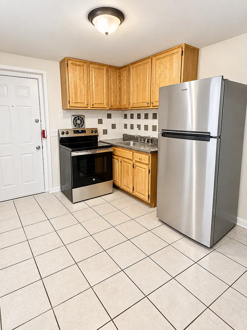 43 LaSalle Court — Photo 2