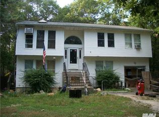 205 Sunrise Highway Service Rd, Mastic, NY 11950