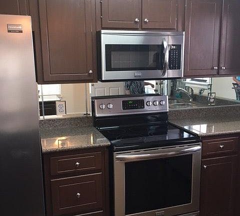 lovely entertainer's kitchen