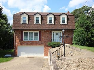 5692 Scenic View Dr, Bethel Park, PA 15102