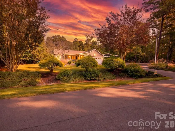 571 Newport Dr, Mount Gilead, NC 27306