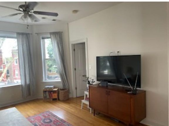 4th image of 4735 N Sawyer Ave #3