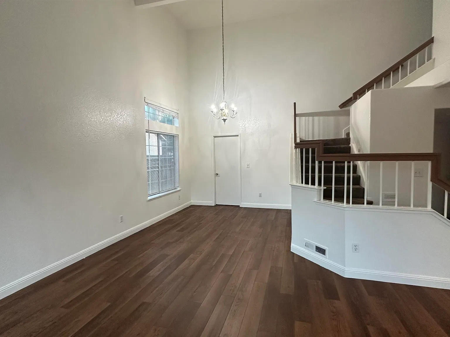 4 bed, 2.5 bath, 1813 sqft, $3,300 — Photo 2