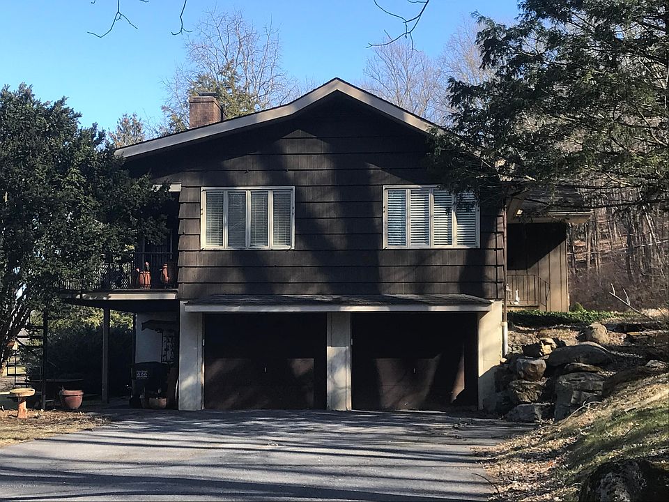 2nd image of 145 Wolf Hollow Dr #B