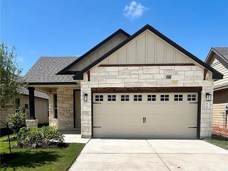 915 Toledo Bend Dr — Photo 2