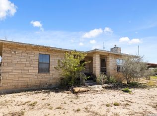 2198 CR 653, Devine, TX 78016