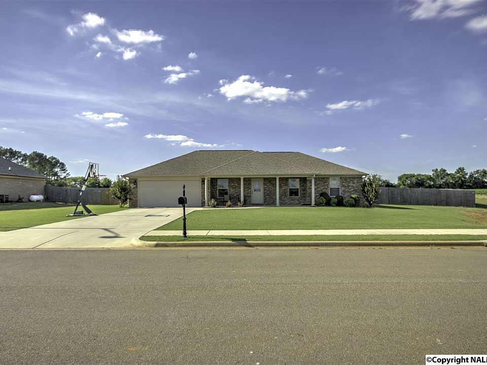 1st image of 121 Evergreenview Dr