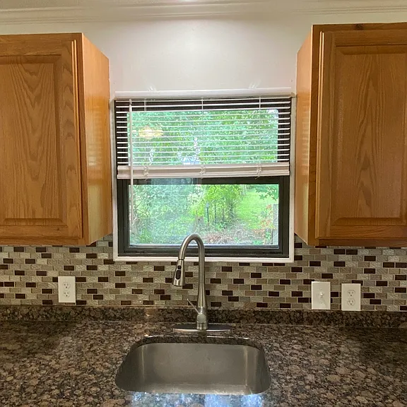 Kitchen Sink w/ Ceramic Backsplash