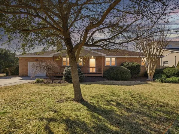 2233 Lynn Rd, Virginia Beach, VA 23451