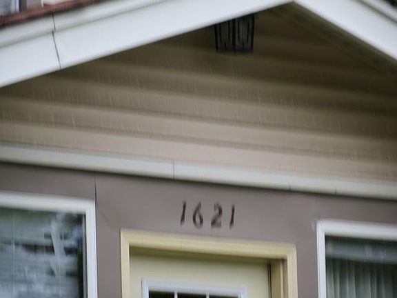 3rd image of 1621 Henry Ave