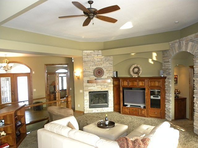 Vaulted Ceilings built - in 