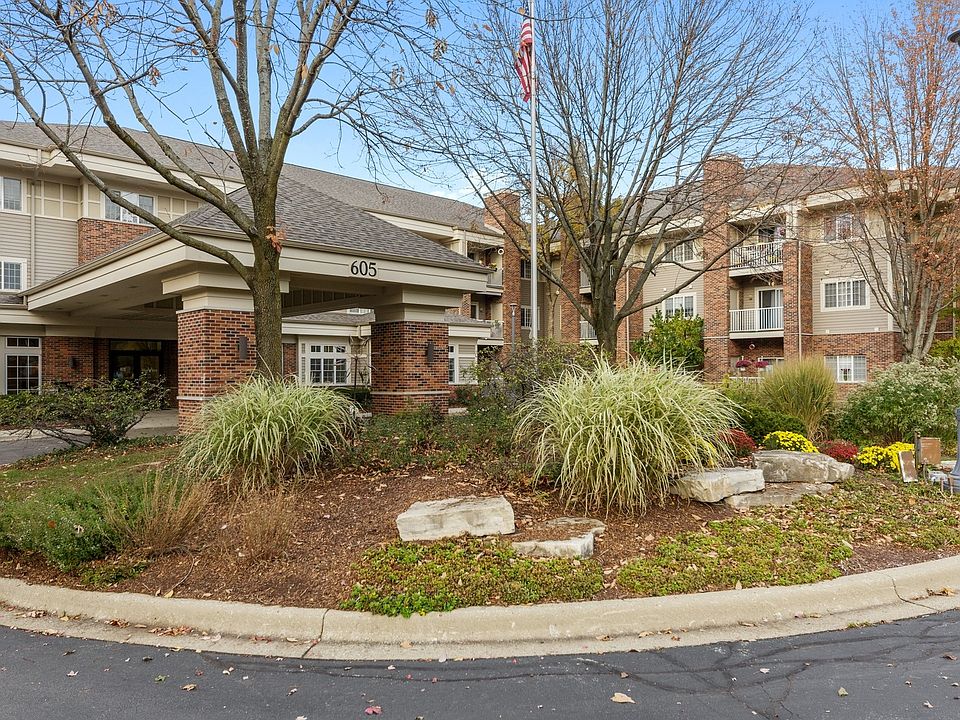 1st image of 605 Barrington Ave APT 352