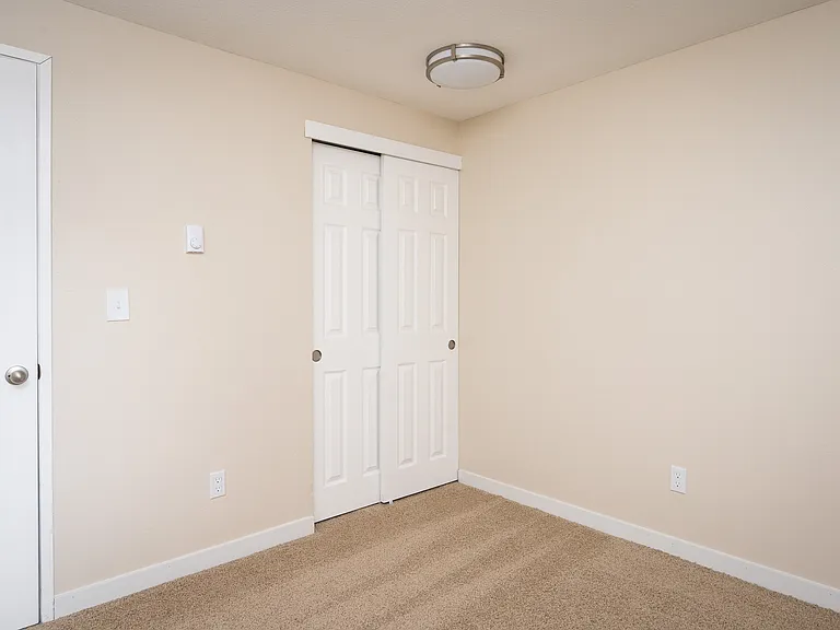Amber Court Apartments — Photo 25