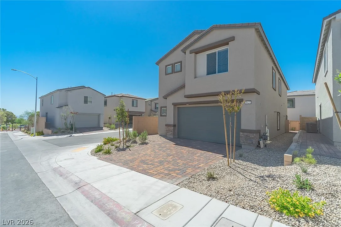 4 bed, 2.5 bath, 2588 sqft, $2,650 — Photo 2