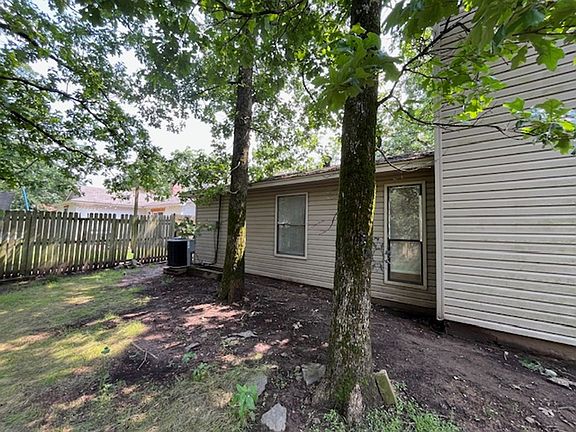 2nd image of 30 Oak Forest Loop
