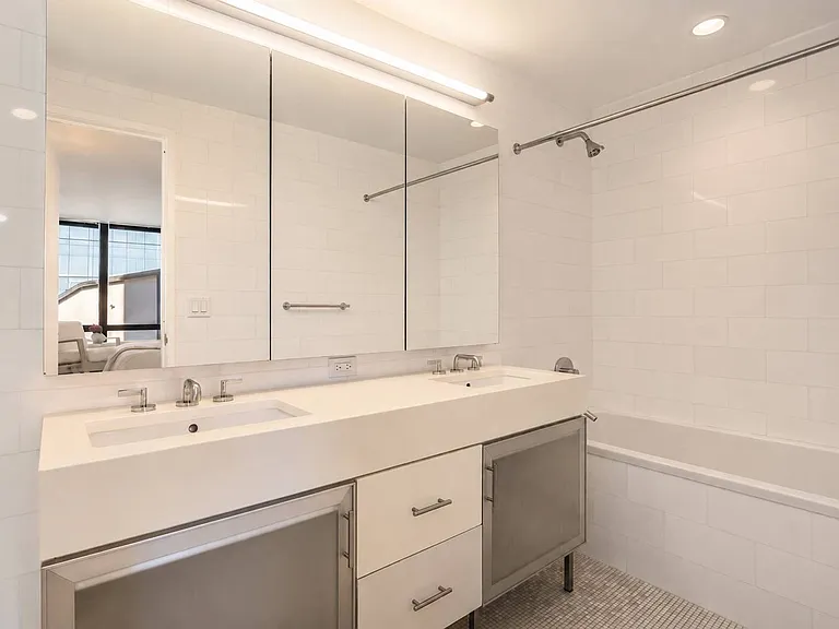 1113 York Ave #3B — Photo 8