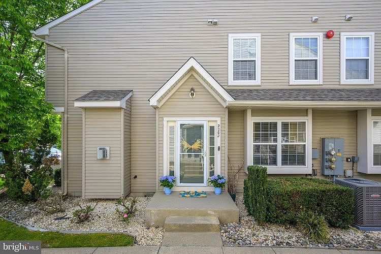 1st image of 2202 Beacon Hill Dr