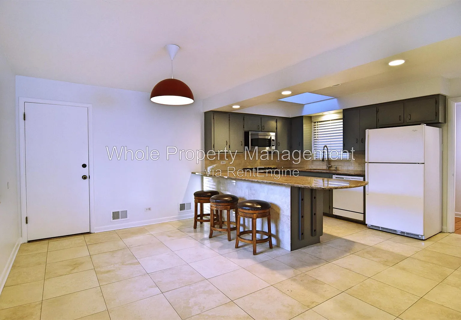 5 bed, 3.0 bath, 2500 sqft, $3,370 — Photo 2