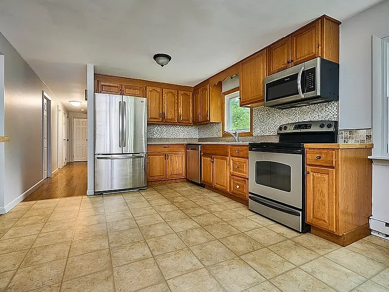 85 Longmeadow Dr — Photo 1