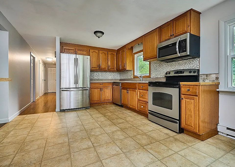 1st image of 85 Longmeadow Dr