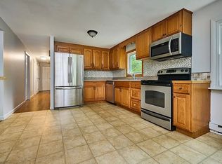 85 Longmeadow Dr, Amherst, MA 01002