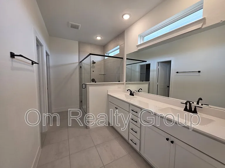 18710 Colorado River Ln — Photo 28