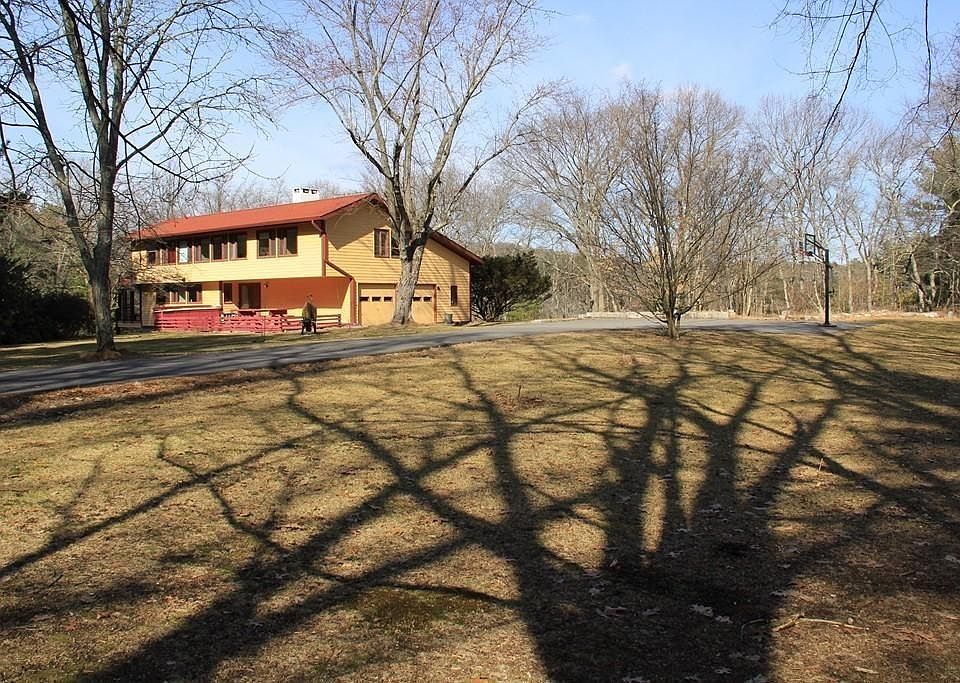 2nd image of 11 Woodcock Ln