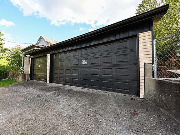 3rd image of 2102 Glenway Ave