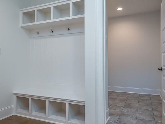 5th image of 145 Lenore Ct