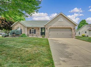 7616 Stonebridge Dr, Maryville, IL