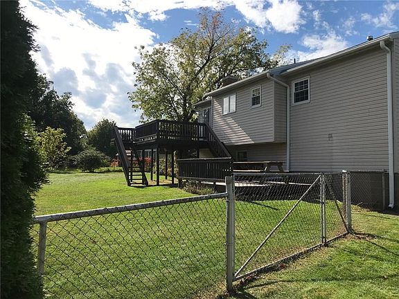 4th image of 1911 Lola Ln