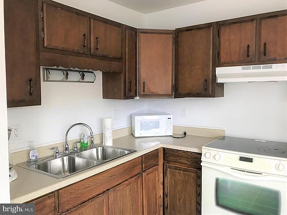5th image of 818 Bellows Ave