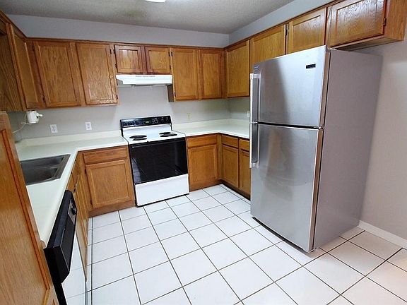 3rd image of 1237 N Heritage Ave