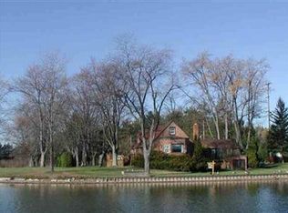 14083 Swanee Beach Dr, Fenton, MI 48430