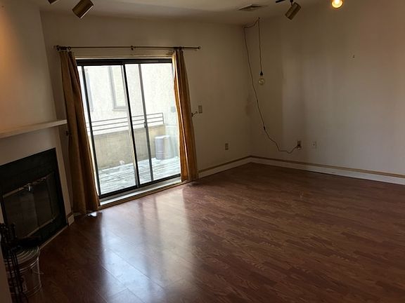 4th image of 75 Liberty Ave #506